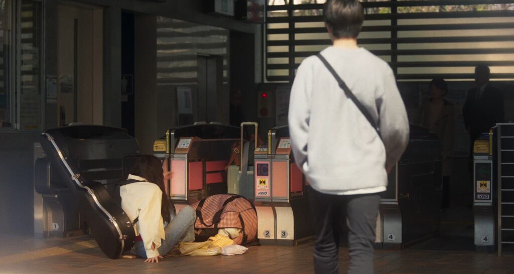 쿠팡플레이 ‘사랑후에오는것들’ 1부 – 이세영X사카구치 켄타로, 봄날 감성로맨스 솔직 후기 4 이세영과 켄타로가 처음 만나는 장면