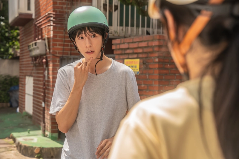 청각장애 영화 청설 후기, 해석, 출연진, OTT - 장애를 뛰어넘는 청춘 로맨스 4 청설 감성 로맨스 영화 속 남자주인공과 여자주인공의 수화로 대화 장면.
