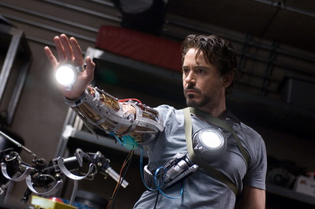 2025 MCU 페이즈1 시간순 마블 영화 순서 완벽정리: 세계관 시작과 연결고리, 쿠키영상까지 한눈에! 10 초창기 아이언맨을 개발중인 스타크